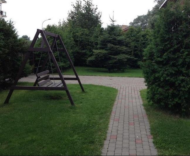 Mājā ir 4 guļamistabas un lieliskā vietā Dzinataros