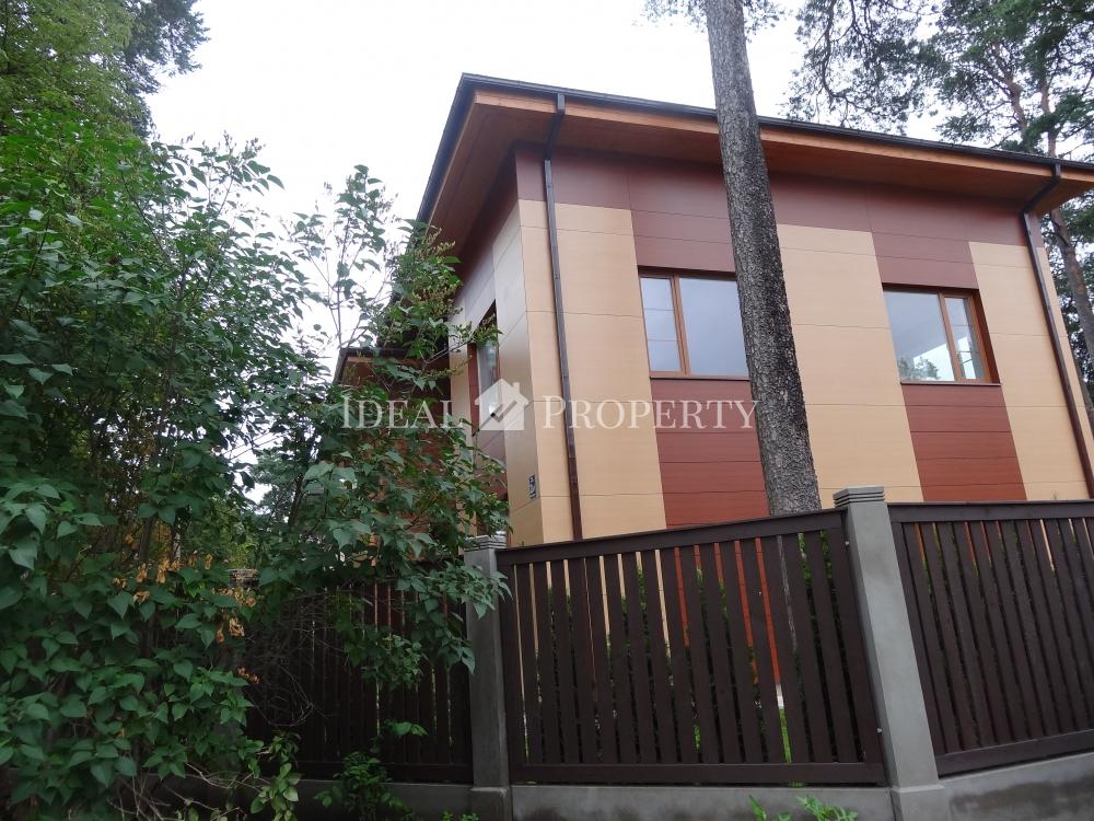 Two-storey house with exclusive location in Bulduri