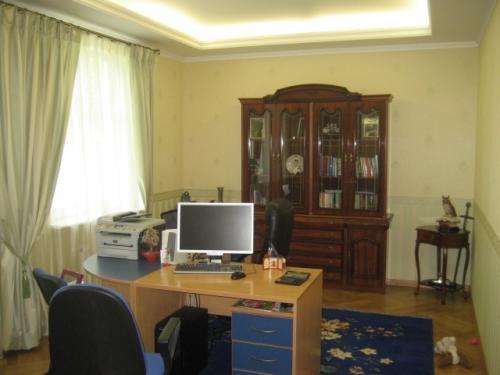 Сдаём красивый реконструированный дом в классическом стиле