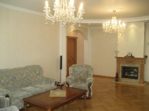 Сдаём красивый реконструированный дом в классическом стиле