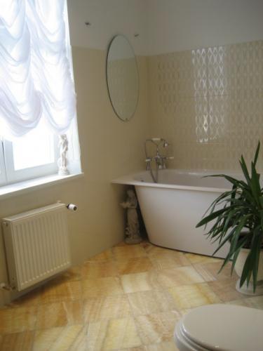 Сдаём красивый реконструированный дом в классическом стиле