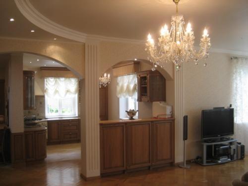 Сдаём красивый реконструированный дом в классическом стиле