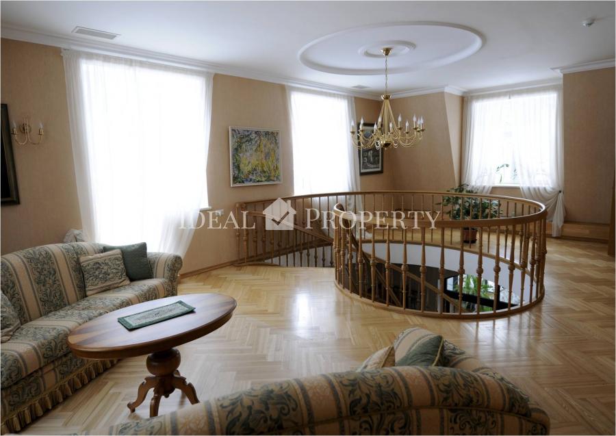 A spacious and luxurious mansion in Jurmala is offered for sale.