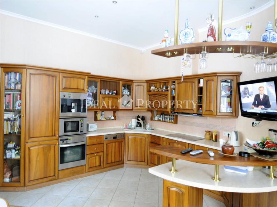 A spacious and luxurious mansion in Jurmala is offered for sale.