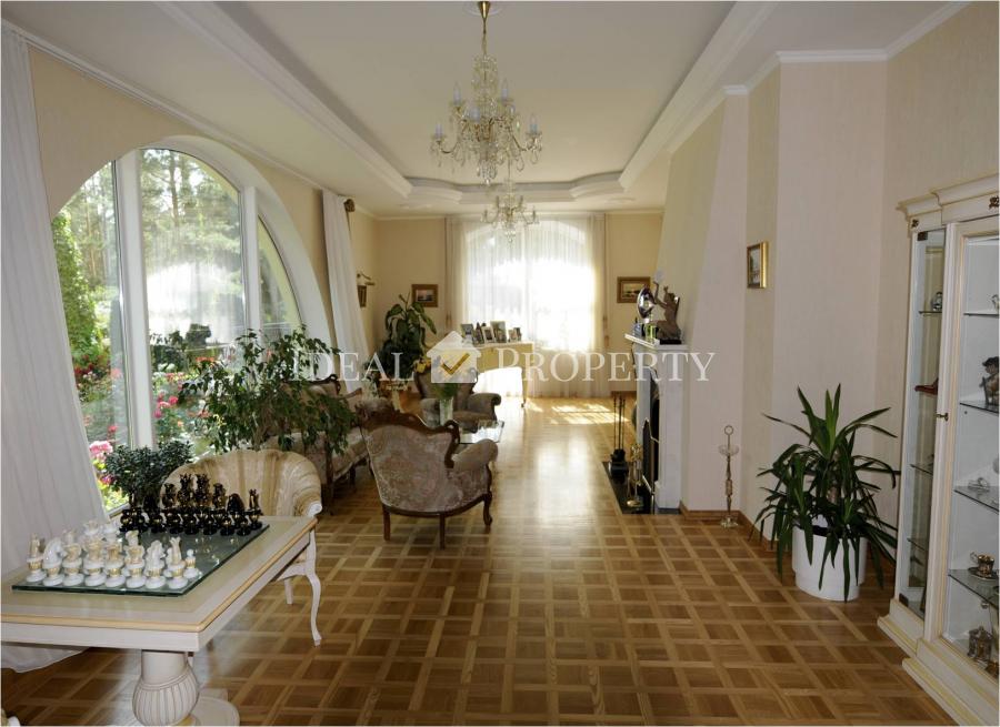 A spacious and luxurious mansion in Jurmala is offered for sale.