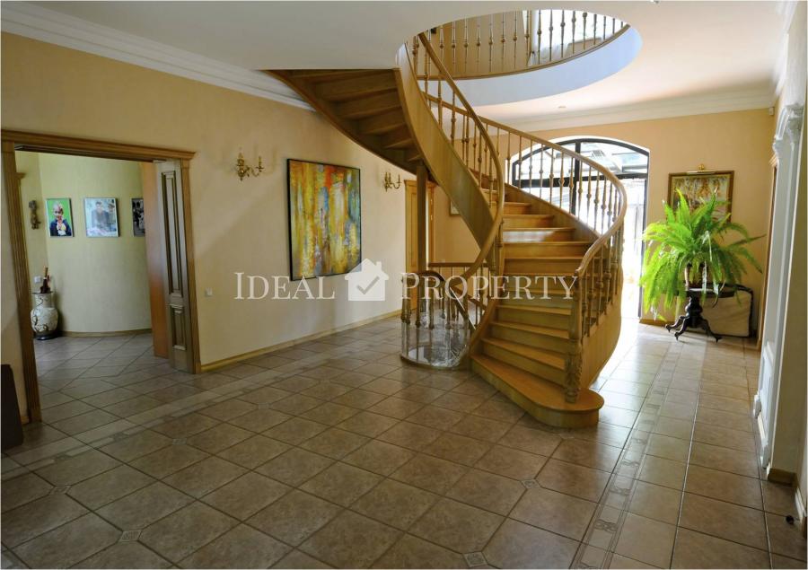 A spacious and luxurious mansion in Jurmala is offered for sale.