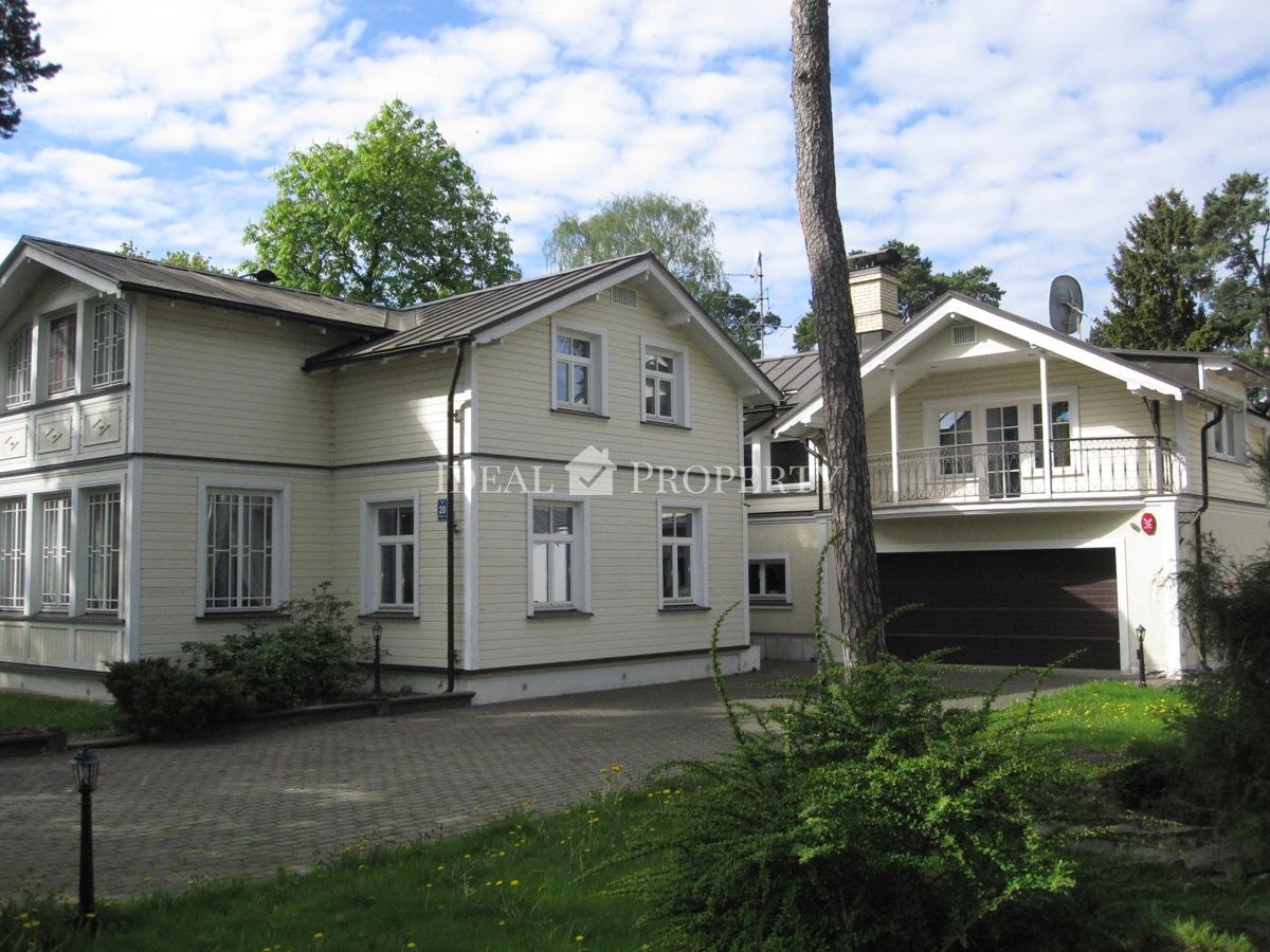 Mēs piedāvājam pārdošanai skaistu māju centrā Jūrmalā, Maiori ...