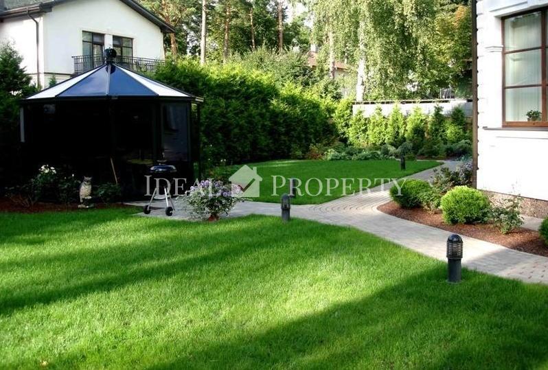 Komforta, mājīguma un Jūrmalas cienītājiem tiek pārdota elitāra priežu ieskauta savrupmāja Komforta, mājīguma un Jūrmalas cienītājiem tiek pārdota elitāra priežu ieskauta savrupmāja