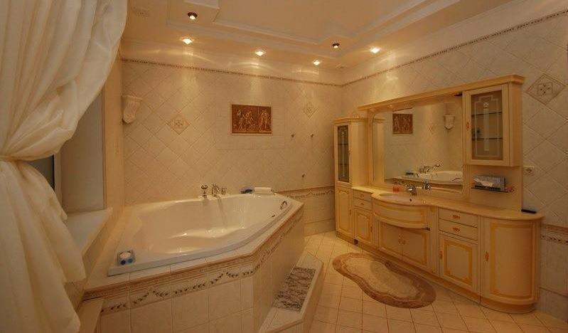 Komforta, mājīguma un Jūrmalas cienītājiem tiek pārdota elitāra priežu ieskauta savrupmāja Komforta, mājīguma un Jūrmalas cienītājiem tiek pārdota elitāra priežu ieskauta savrupmāja