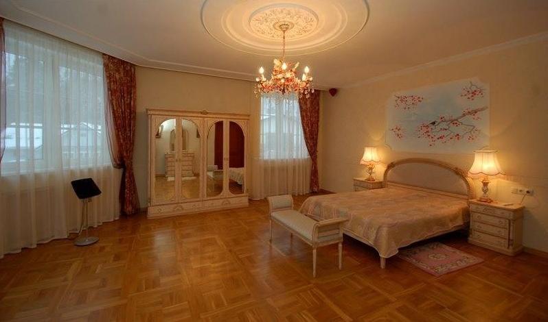 Komforta, mājīguma un Jūrmalas cienītājiem tiek pārdota elitāra priežu ieskauta savrupmāja Komforta, mājīguma un Jūrmalas cienītājiem tiek pārdota elitāra priežu ieskauta savrupmāja