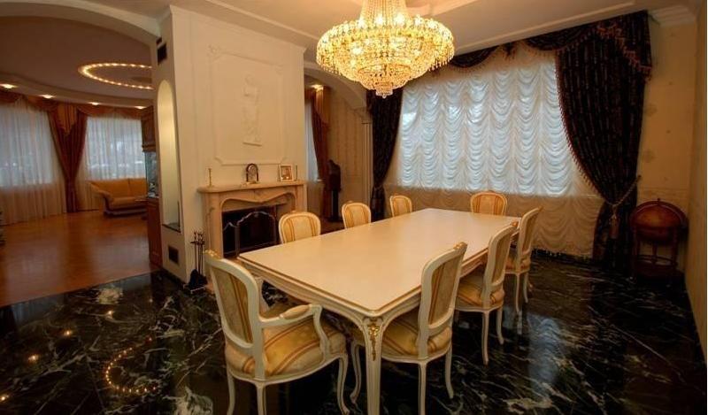 Komforta, mājīguma un Jūrmalas cienītājiem tiek pārdota elitāra priežu ieskauta savrupmāja Komforta, mājīguma un Jūrmalas cienītājiem tiek pārdota elitāra priežu ieskauta savrupmāja