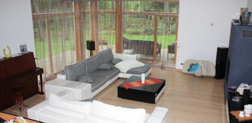 Elegant and fashionable house in Melluzi, in a quiet location.