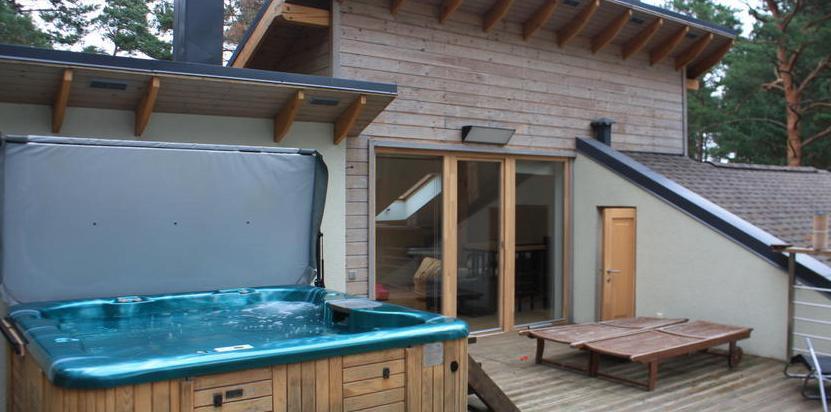 Elegant and fashionable house in Melluzi, in a quiet location.