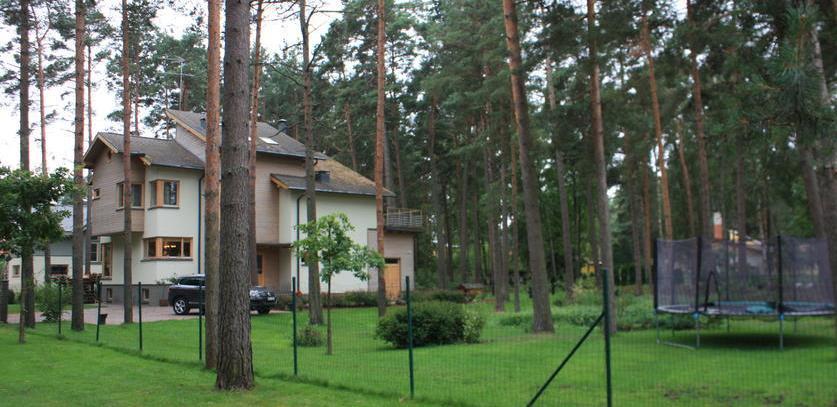 Elegant and fashionable house in Melluzi, in a quiet location.