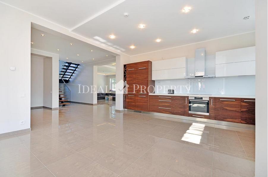 New, modern private house near the sea..