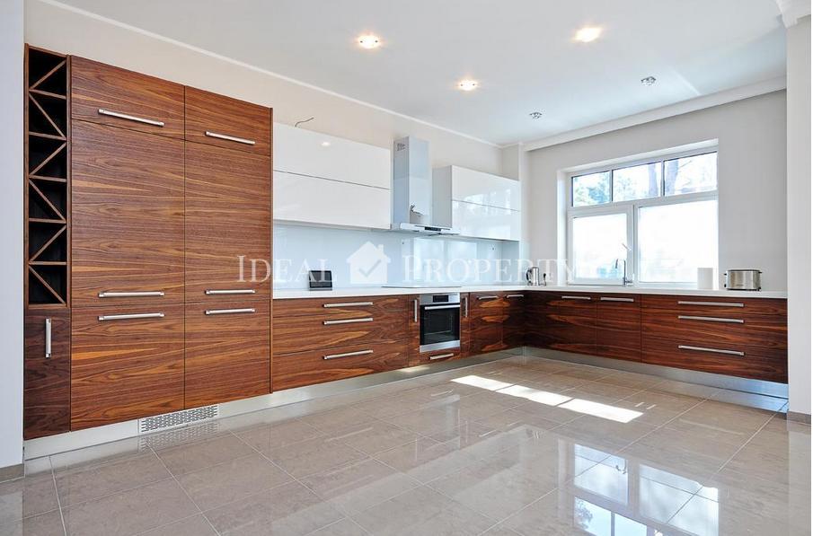 New, modern private house near the sea..