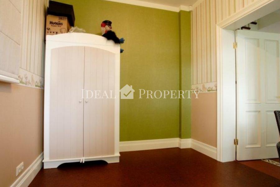 Stylish and comfortable home located on Kapu street.