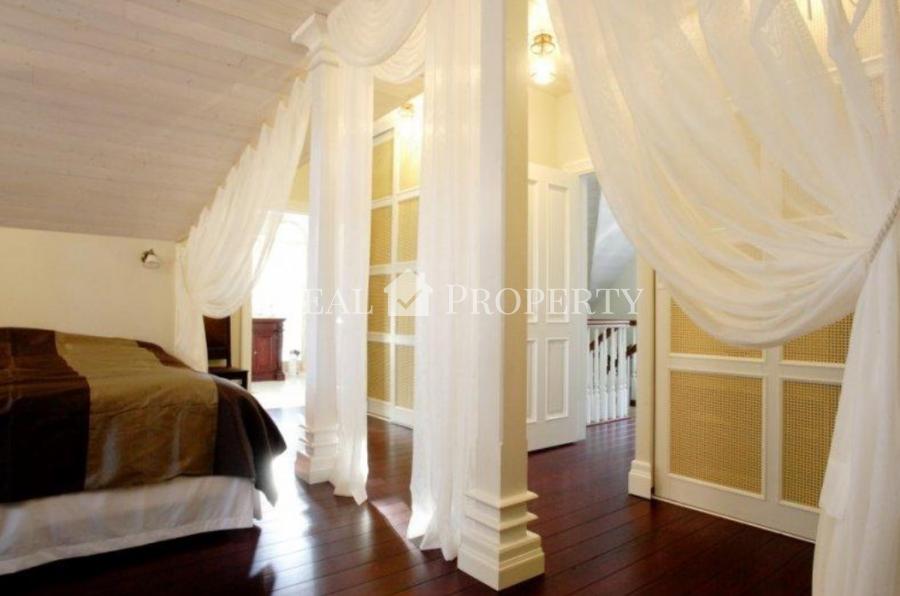 Stylish and comfortable home located on Kapu street.