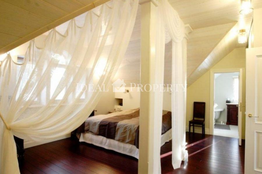 Stylish and comfortable home located on Kapu street.