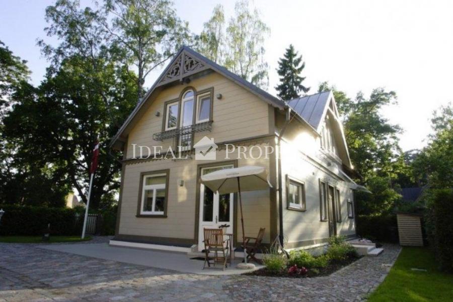 Stylish and comfortable home located on Kapu street.