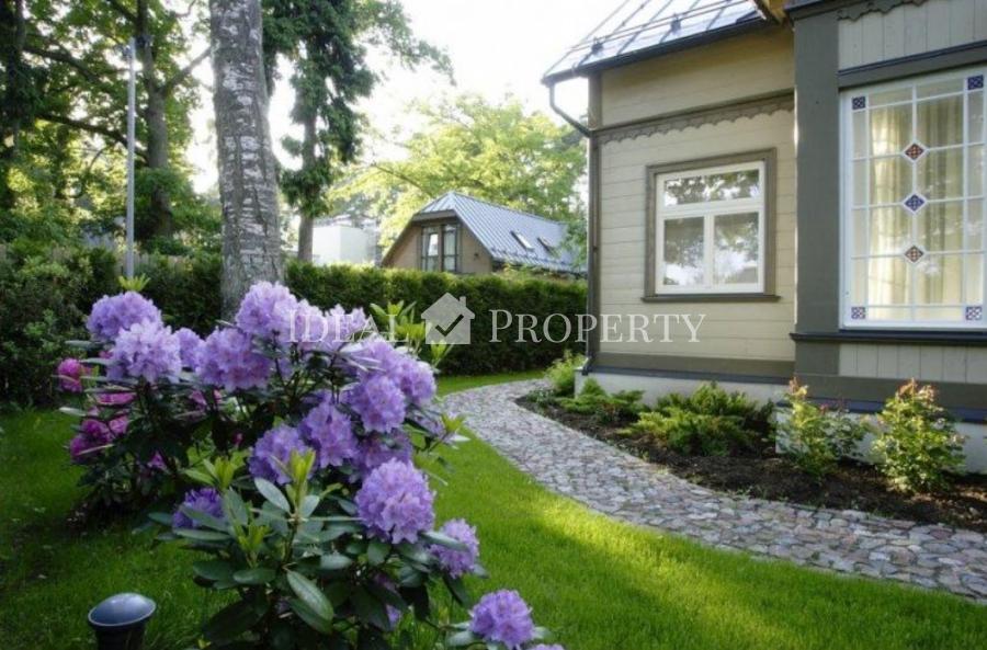 Stylish and comfortable home located on Kapu street.