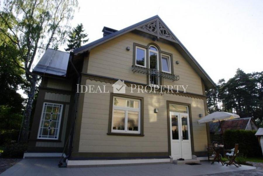 Stylish and comfortable home located on Kapu street.
