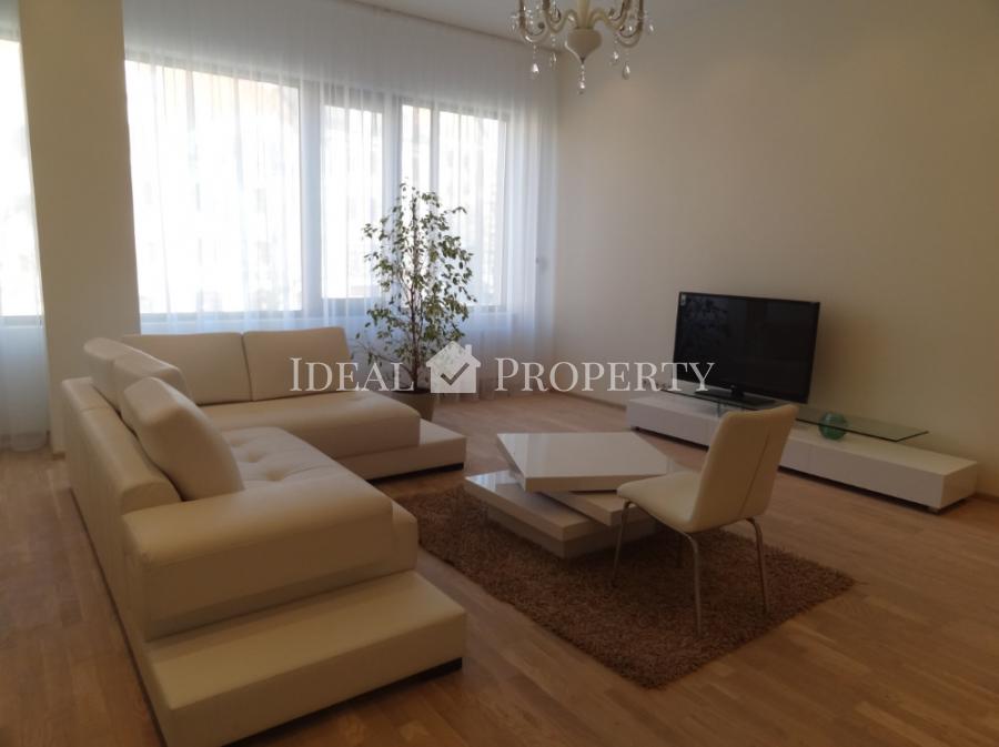 An exclusive apartment is offered for sale at Grecinieku street.