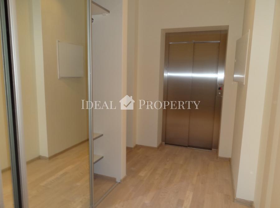 An exclusive apartment is offered for sale at Grecinieku street.