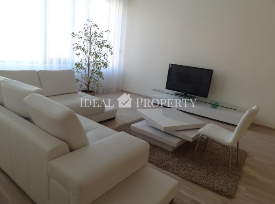 An exclusive apartment is offered for sale at Grecinieku street.