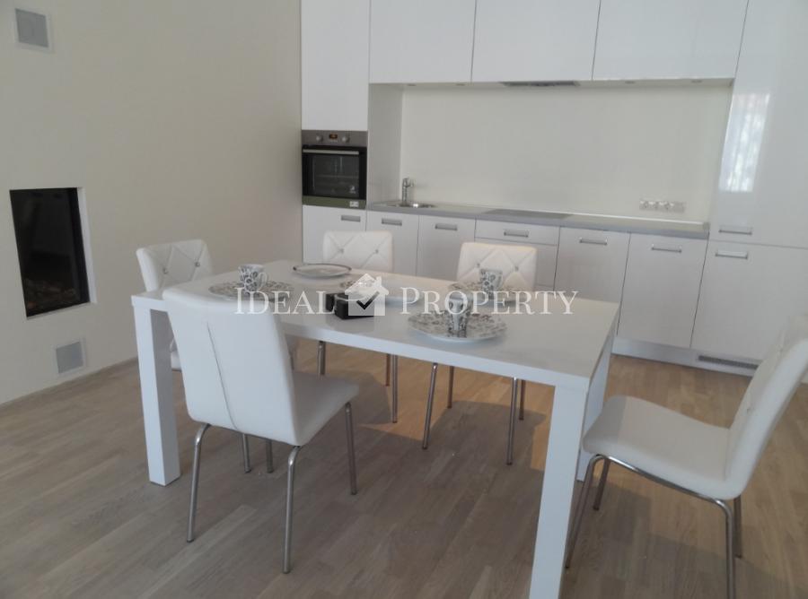 An exclusive apartment is offered for sale at Grecinieku street.