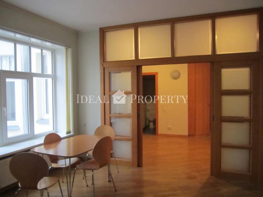 Prestigious and comfortable apartment located in Embassy Area.