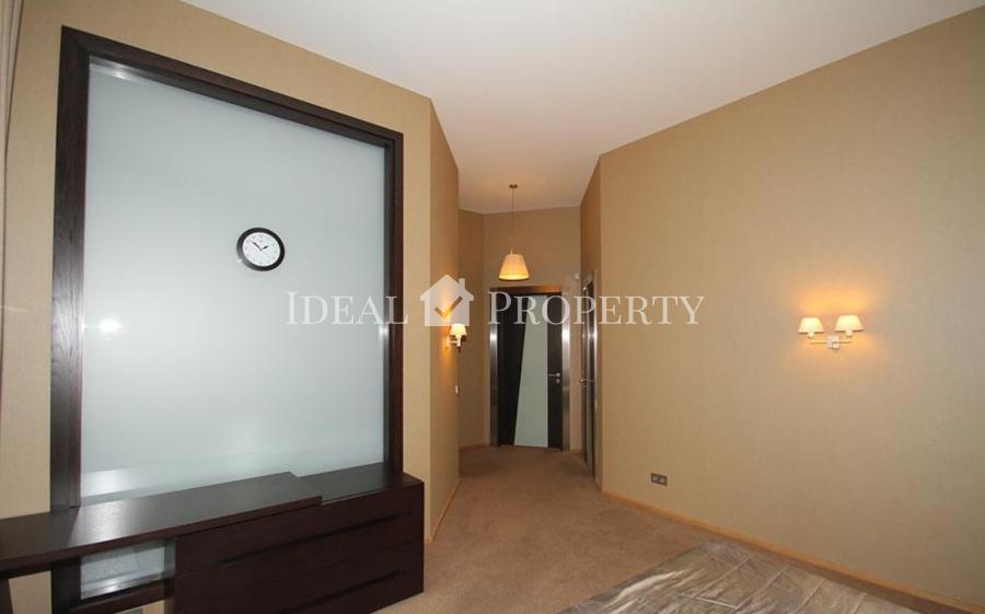 For rent wonderful spacious apartment just in a city center.