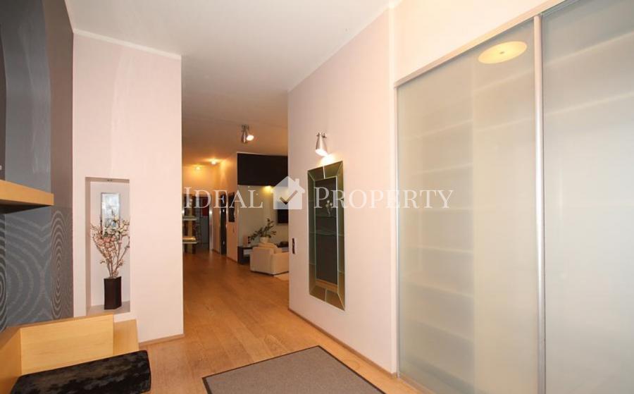 For rent wonderful spacious apartment just in a city center.