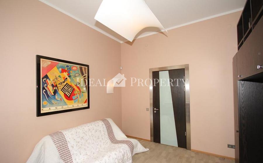 For rent wonderful spacious apartment just in a city center.