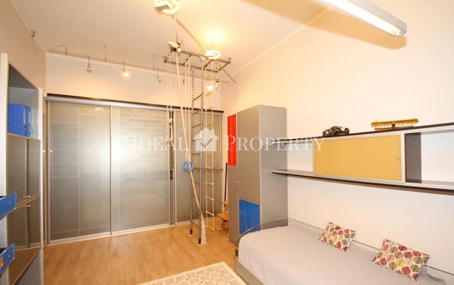 For rent wonderful spacious apartment just in a city center.