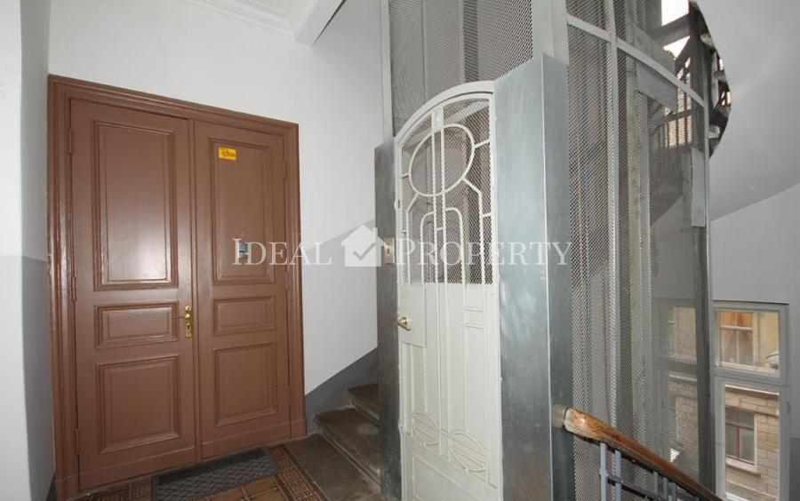 For rent wonderful spacious apartment just in a city center.