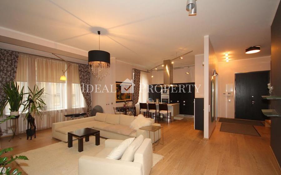 For rent wonderful spacious apartment just in a city center.