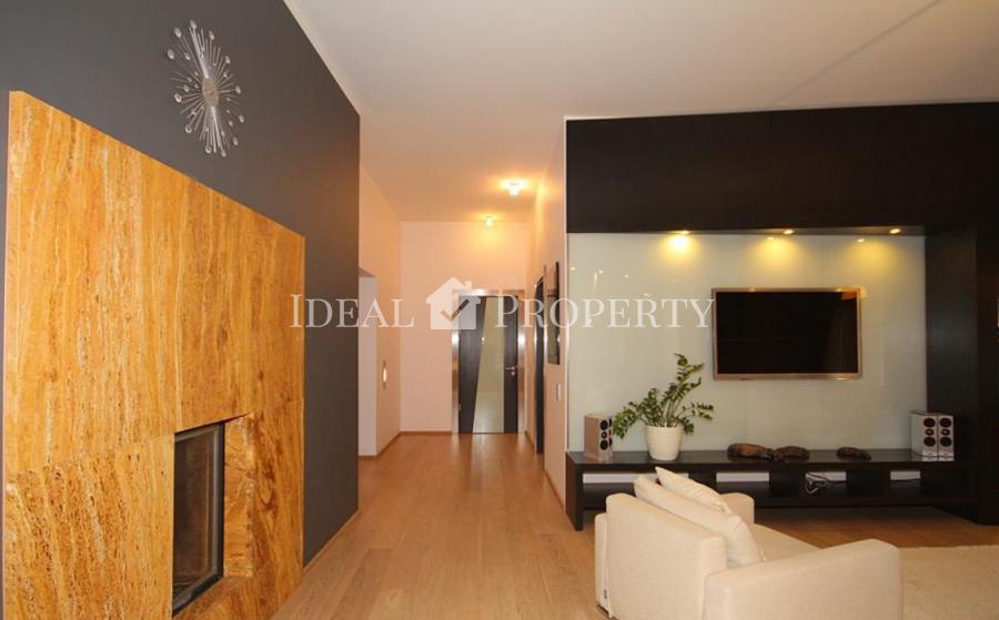 For rent wonderful spacious apartment just in a city center.