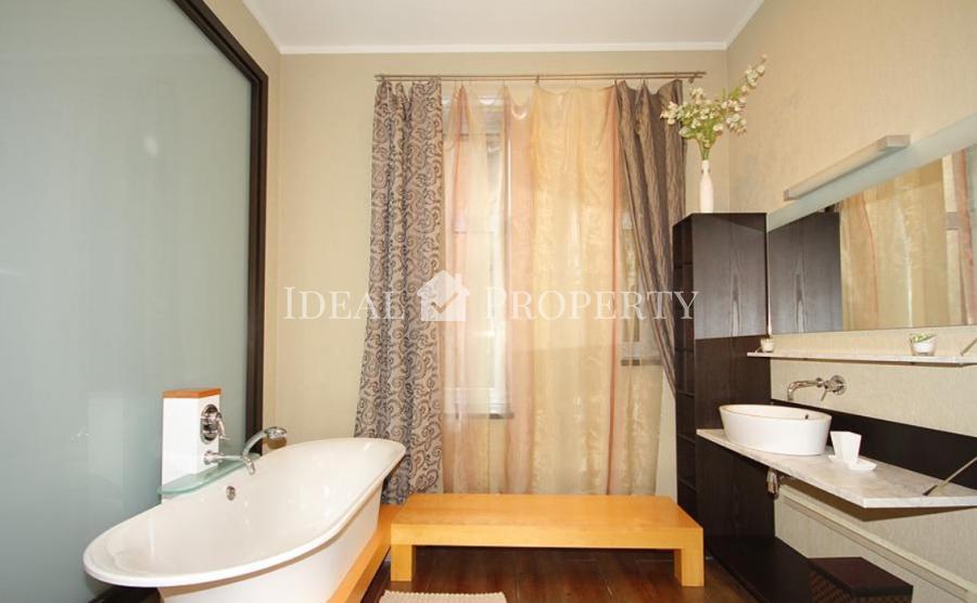 For rent wonderful spacious apartment just in a city center.