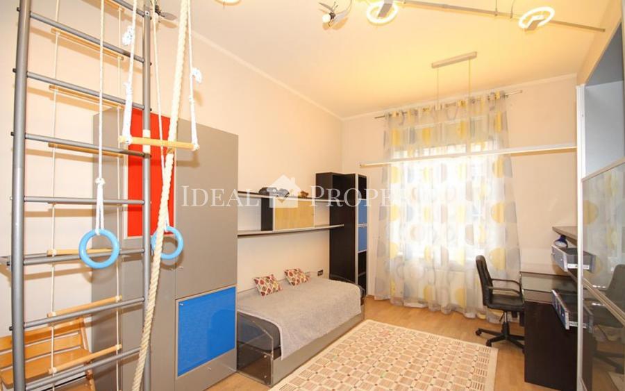 For rent wonderful spacious apartment just in a city center.