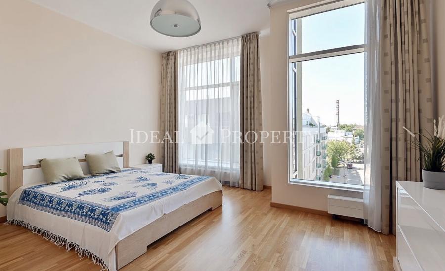 For sale modern, spacious apartment with 3 bedrooms, at Rupniecibas str.