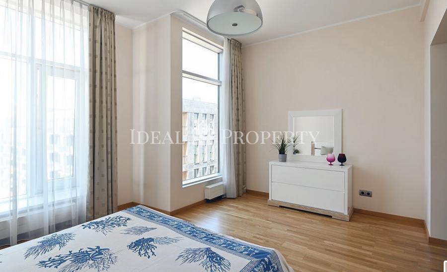 For sale modern, spacious apartment with 3 bedrooms, at Rupniecibas str.