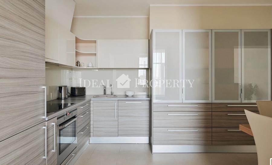 For sale modern, spacious apartment with 3 bedrooms, at Rupniecibas str.