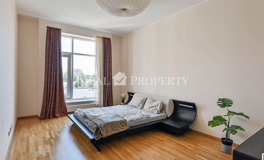 For sale modern, spacious apartment with 3 bedrooms, at Rupniecibas str.