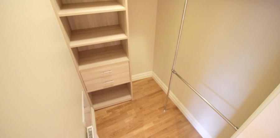 We offer a spacious , modern unfurnished apartment located on 5th floor. 