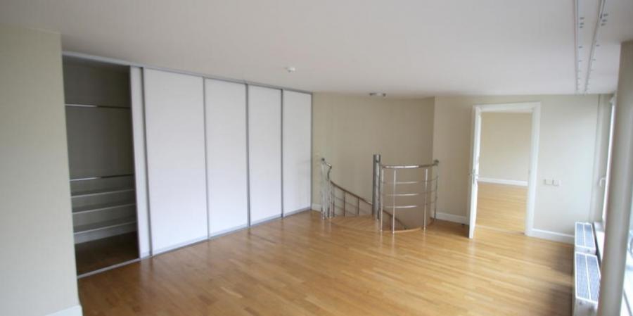 We offer a spacious , modern unfurnished apartment located on 5th floor. 