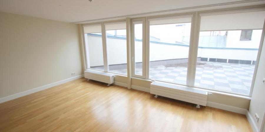 We offer a spacious , modern unfurnished apartment located on 5th floor. 