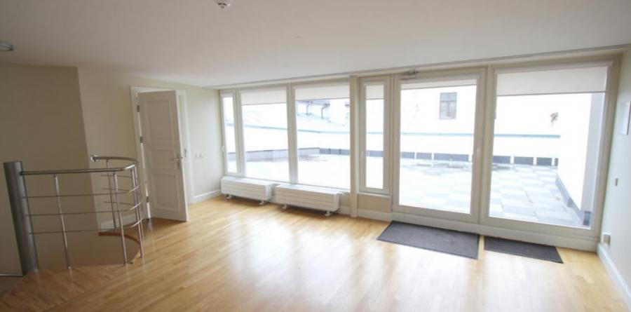 We offer a spacious , modern unfurnished apartment located on 5th floor. 