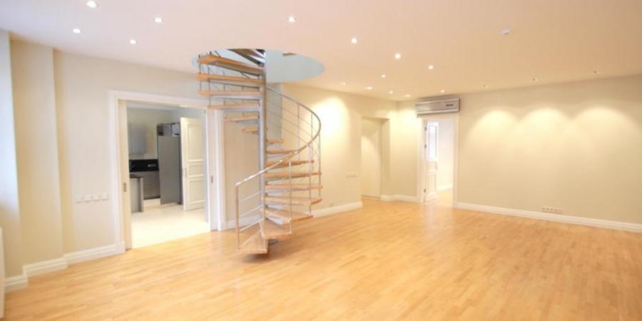 We offer a spacious , modern unfurnished apartment located on 5th floor. 