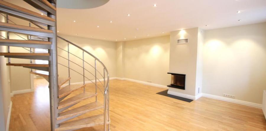 We offer a spacious , modern unfurnished apartment located on 5th floor. 